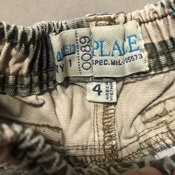 ROOTS Beaver Canoe T-Shirt & Children’s Place Cargo Shorts Outfit - Picture 9 of 9